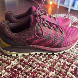 Merrell Women’s hiking trail running shoes 8.5 J067284
